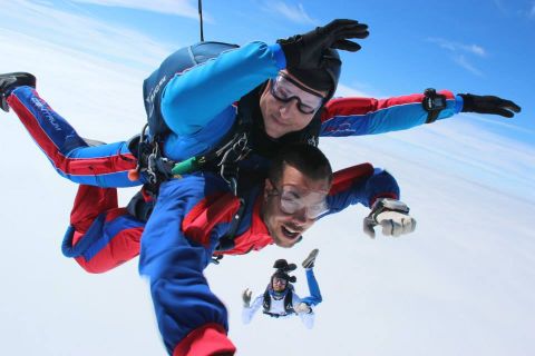 双人13500英尺跳伞